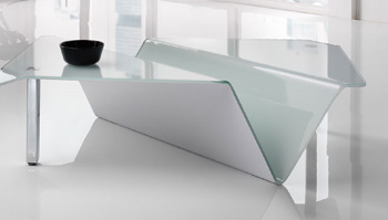Tavolino Albatros da salotto in vetro curvato trasparente con gambe cromate.
