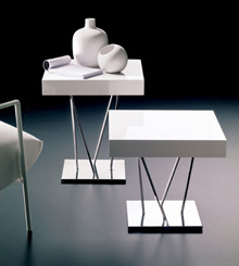 Tavolini di servizio dal design logico e funzionale proposti nelle finiture più attuali.
