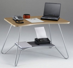 Pratico è un tavolo adatto a tutte le necessità, in ufficio come porta pc, ma anche in cameretta come scrivania.
